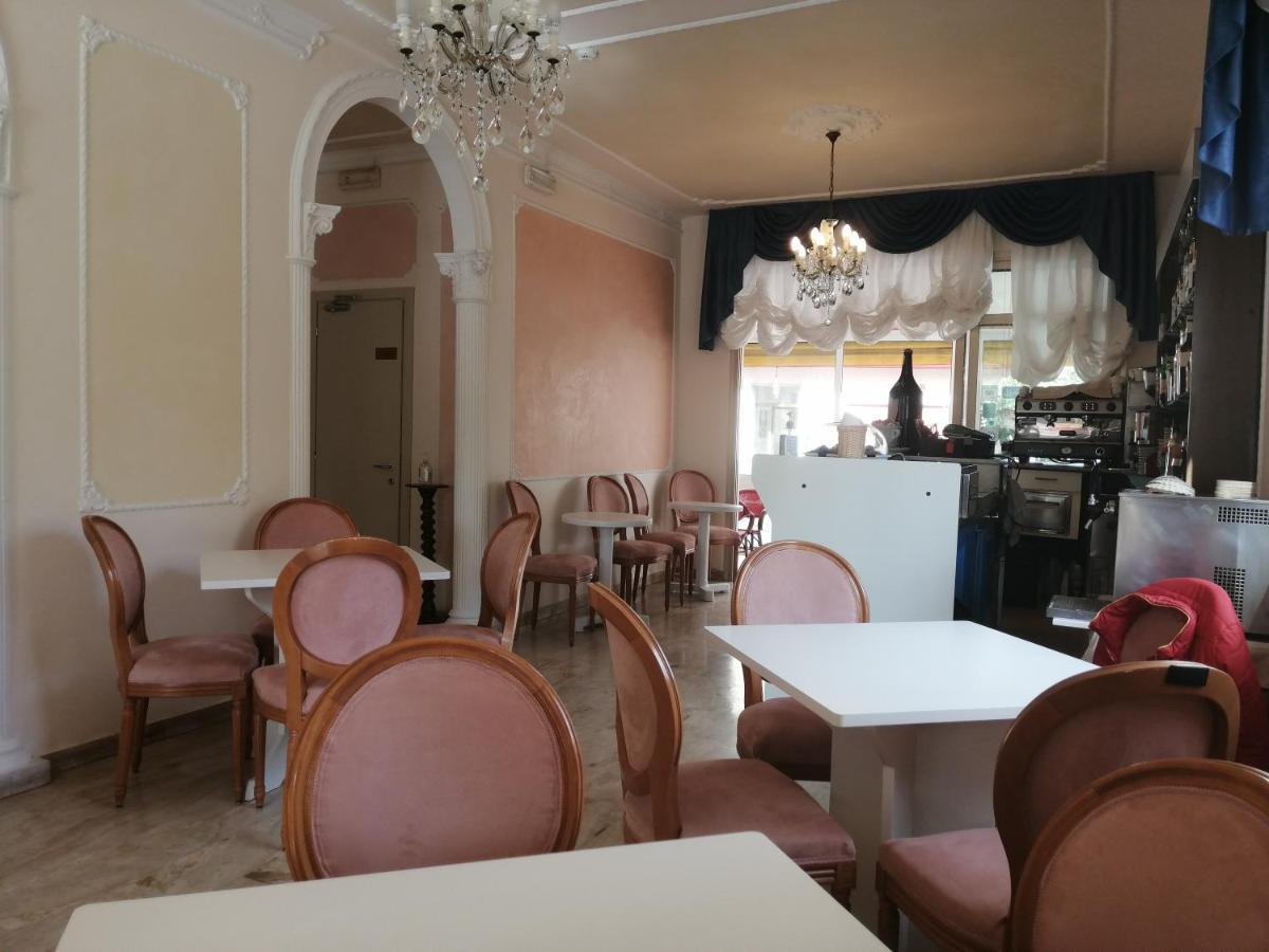 Kennedy Hotel 2*